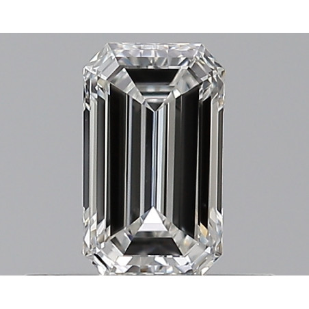 0.38-carat الماس على شكل الزمرد