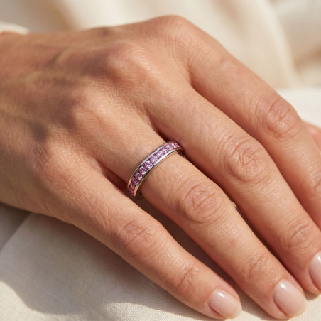Alianza Diamantes Violetas Engaste Carril en Oro Blanco de 18 Quilates