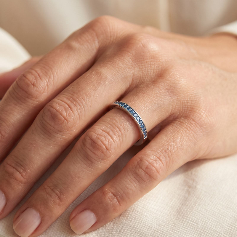 Demi-Alliance Diamants Bleus Serti Griffes Or Blanc 18K | Celinni