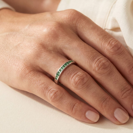 Halbmemoire-Ring Gr&uuml;ne Diamanten Kanalfassung aus 18 Karat Wei&szlig;gold