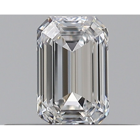 Diamante en forma de esmeralda de 0.3 quilates
