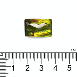 Rechthoekig geslepen groene Sphene van 25,51 karaat