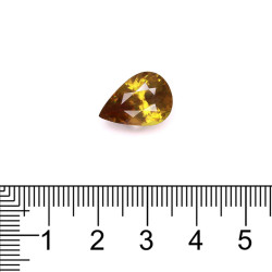 Sphene peervormig geslepen 6.86 karaat