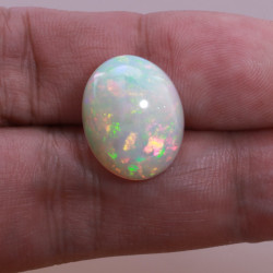 Ovale witte Ethiopische opaal van 9,28 karaat