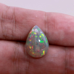 Opal aus &Auml;thiopien lengte Birne Wei&szlig; 6.74 karaten