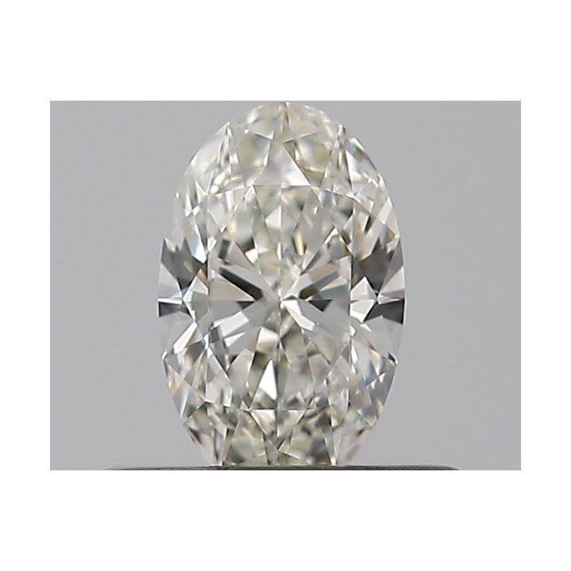 الماس على شكل بيضاوي بوزن 0.3 قيراط