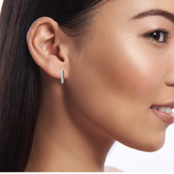 أقراط دائرية من الذهب الأبيض مرصعة بالألماس – Celinni