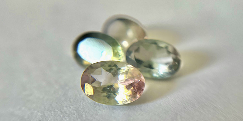 التورمالين ذو اللونين