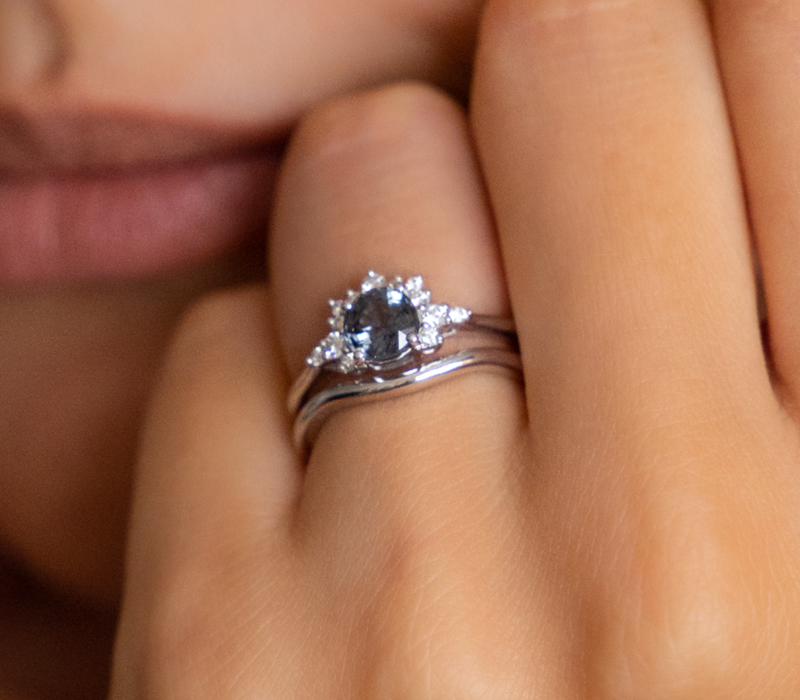 Bague de fiançailles vintage en platine avec saphir