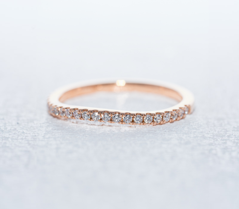 Bague de fiançailles vintage avec diamant central