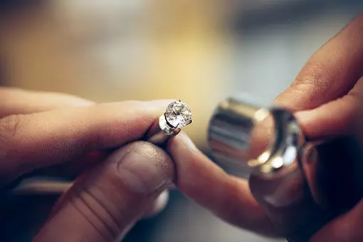 CHOOSING THE DIAMOND FOR CUSTOM JEWELRY