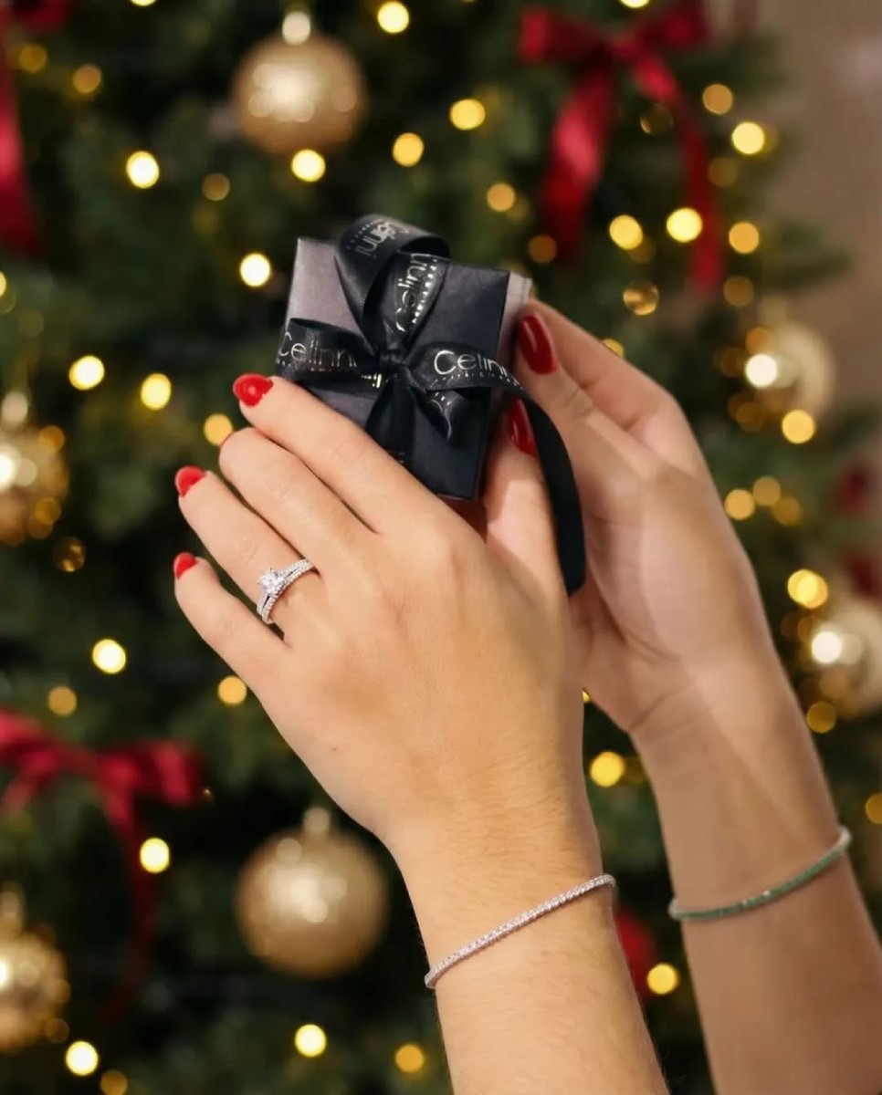 Bague de fiançailles en diamant Celinni présentée dans un écrin, mettant en avant la qualité du diamant, le travail joaillier et le choix expert.