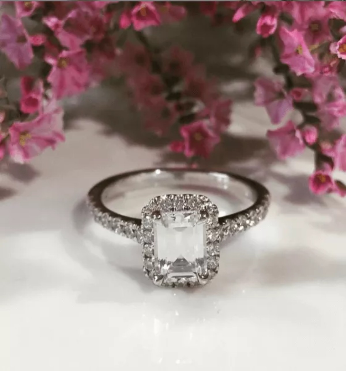 Natural Diamond Engagement Ring in Lyon | Celinni