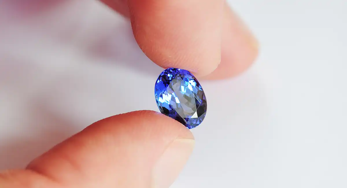 Pierre de naissance du mois de décembre - Tanzanite, gemme d'une beauté exceptionnelle, chez Maison Celinni