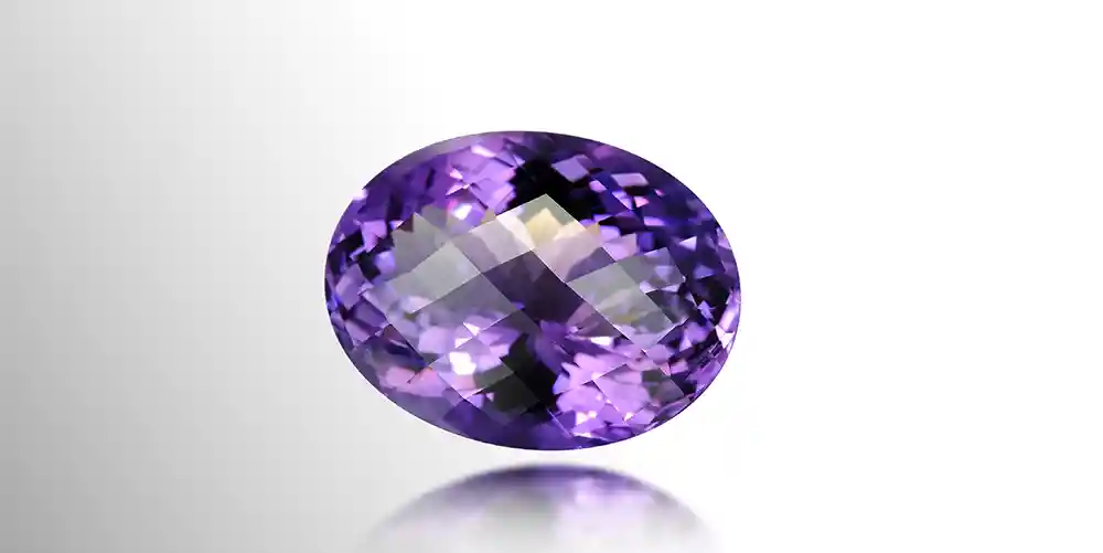 Bijou en améthyste de la Maison Celinni, une Pierre fine de la famille des quartz, reconnue pour sa couleur violette distinctive