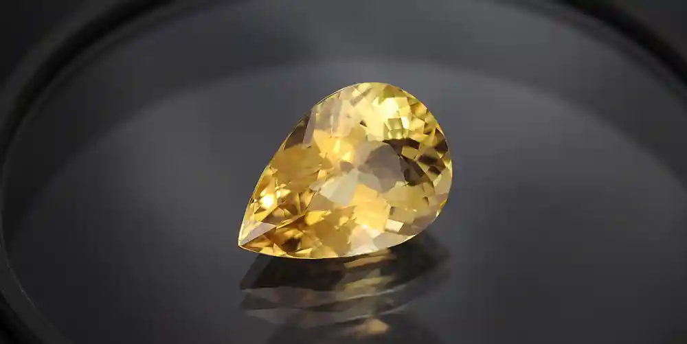 Explore the diversity of colors and meanings of beryl with Celinni Beryl jewel from the Celinni, a fine stone with multiple colors, each carrying its own symbolic meaning.