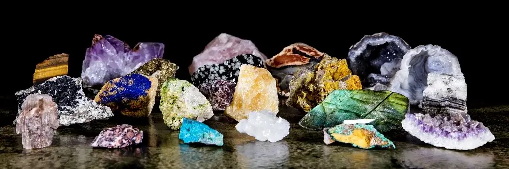 Explore the Fine Stones Guide with Celinni Fine Stones Guide - Discover the variety and elegance of gems at Celinni