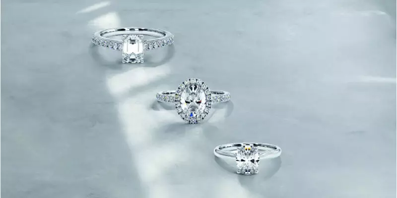 Enhance your jewelry with our white gold rings, perfect for a modern and refined look.