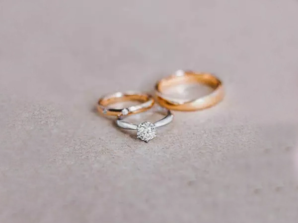 Diamond engagement ring