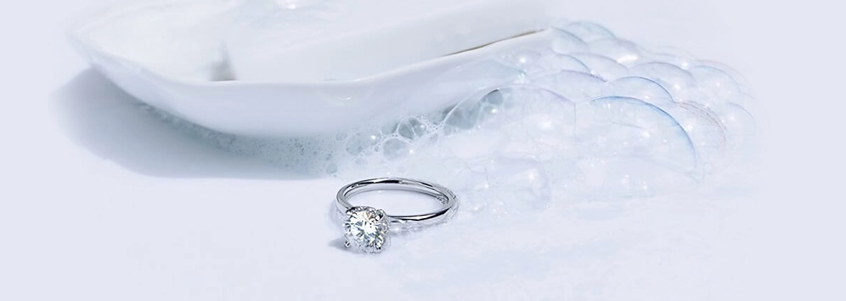 NETTOYER UNE BAGUE EN DIAMANT NETTOYER UNE BAGUE EN DIAMANT