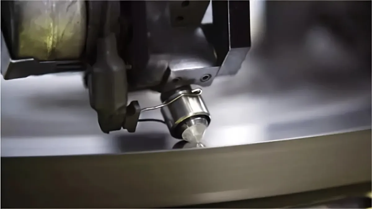 How do you cut a diamond?