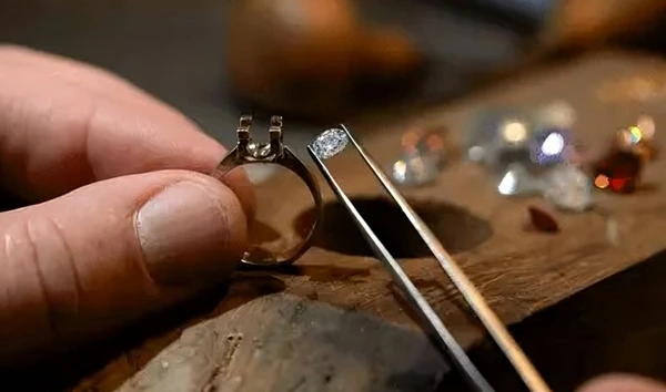 Traveling as a diamond dealer