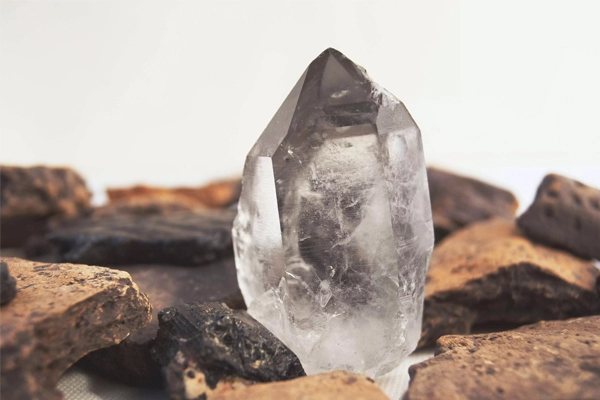 HOW TO CUT A ROUGH DIAMOND?