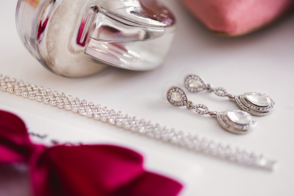 Bijoux de mariage personnalisés pour couple moderne