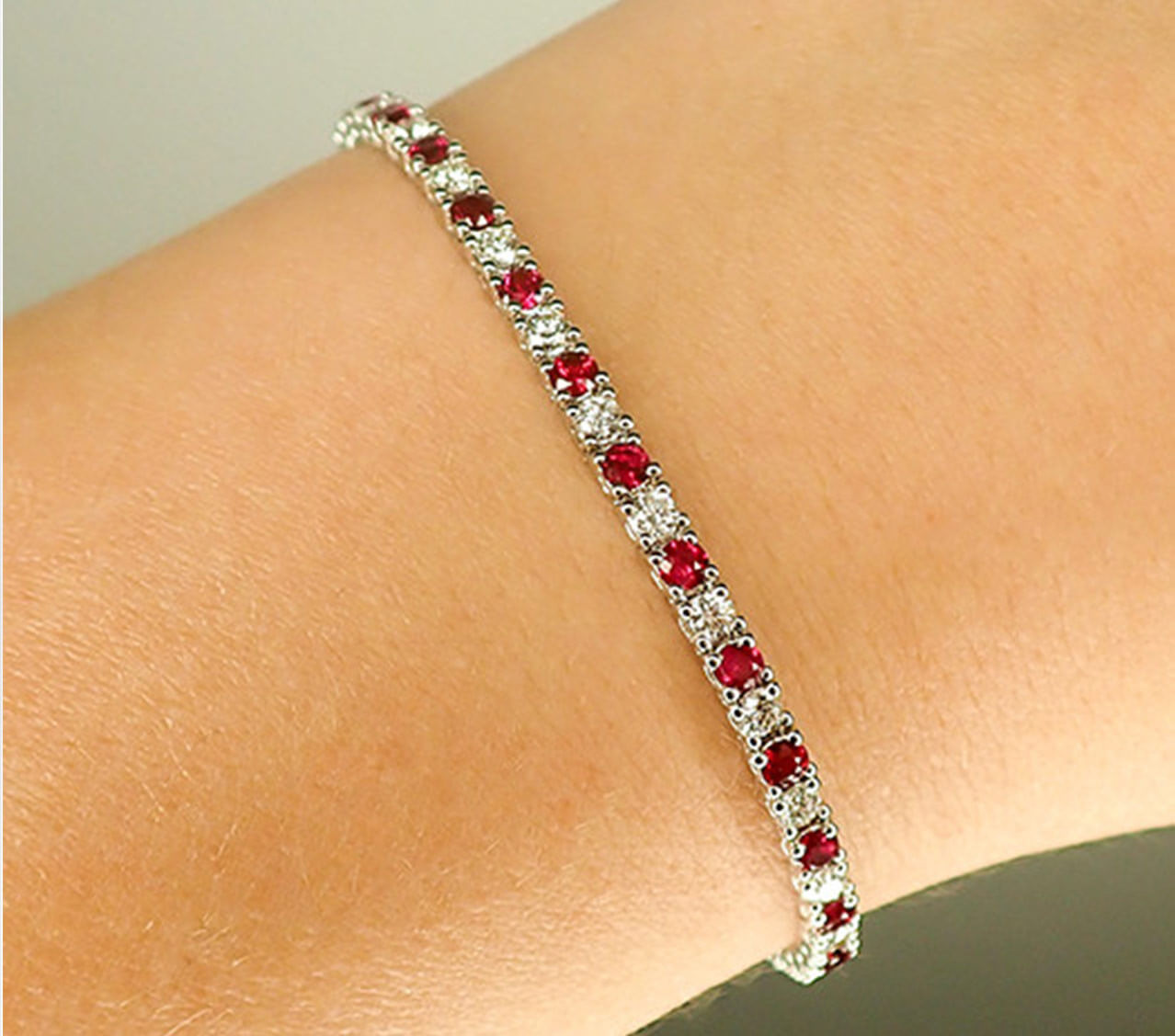 Bracelet sur-mesure rubis et diamants or blanc