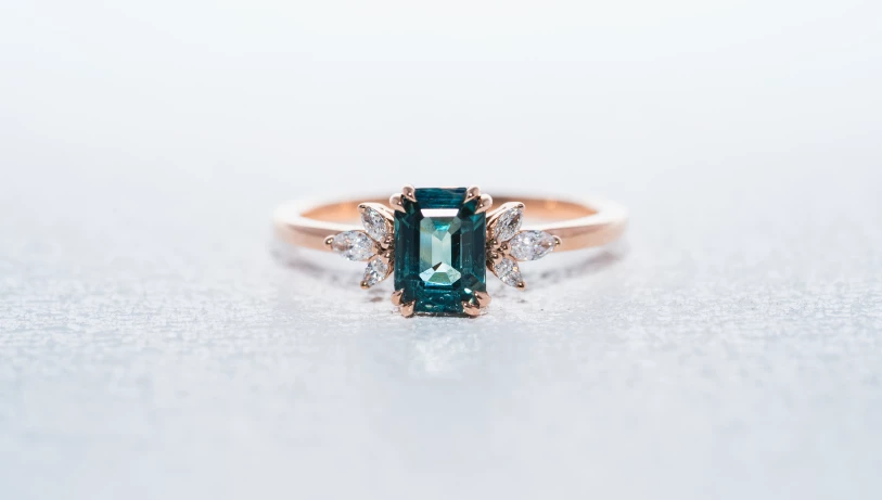 Vintage ring with baguette cut diamonds