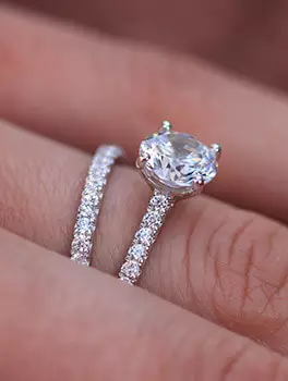 Prix bague avec diamant sale