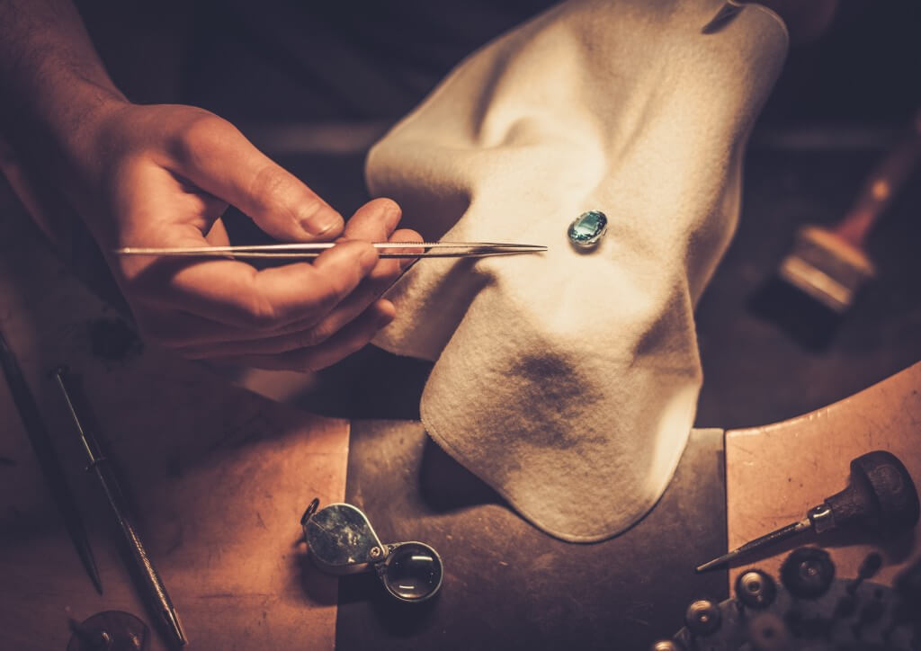 Comment nettoyer une bague en diamant ? Nos Conseils