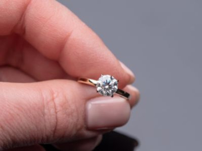 Mariage et renouvellement des vœux : le rôle des diamants dans la réaffirmation de l'amour