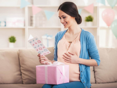 Gift for Pregnant Woman: 35 Ideas to Delight Her in 2025