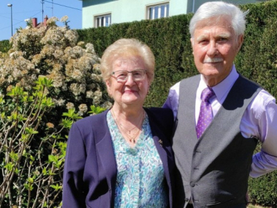 80 ans de mariage : Signification et idées cadeaux pour les noces de chêne