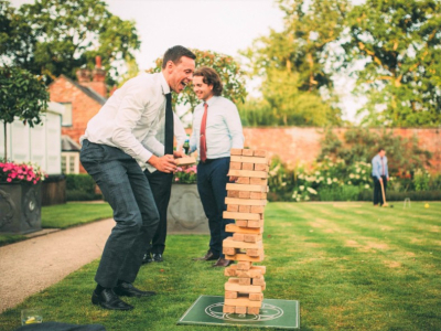 10 jeux de mariage parmi les plus drôles pour briser la glace entre vos invités